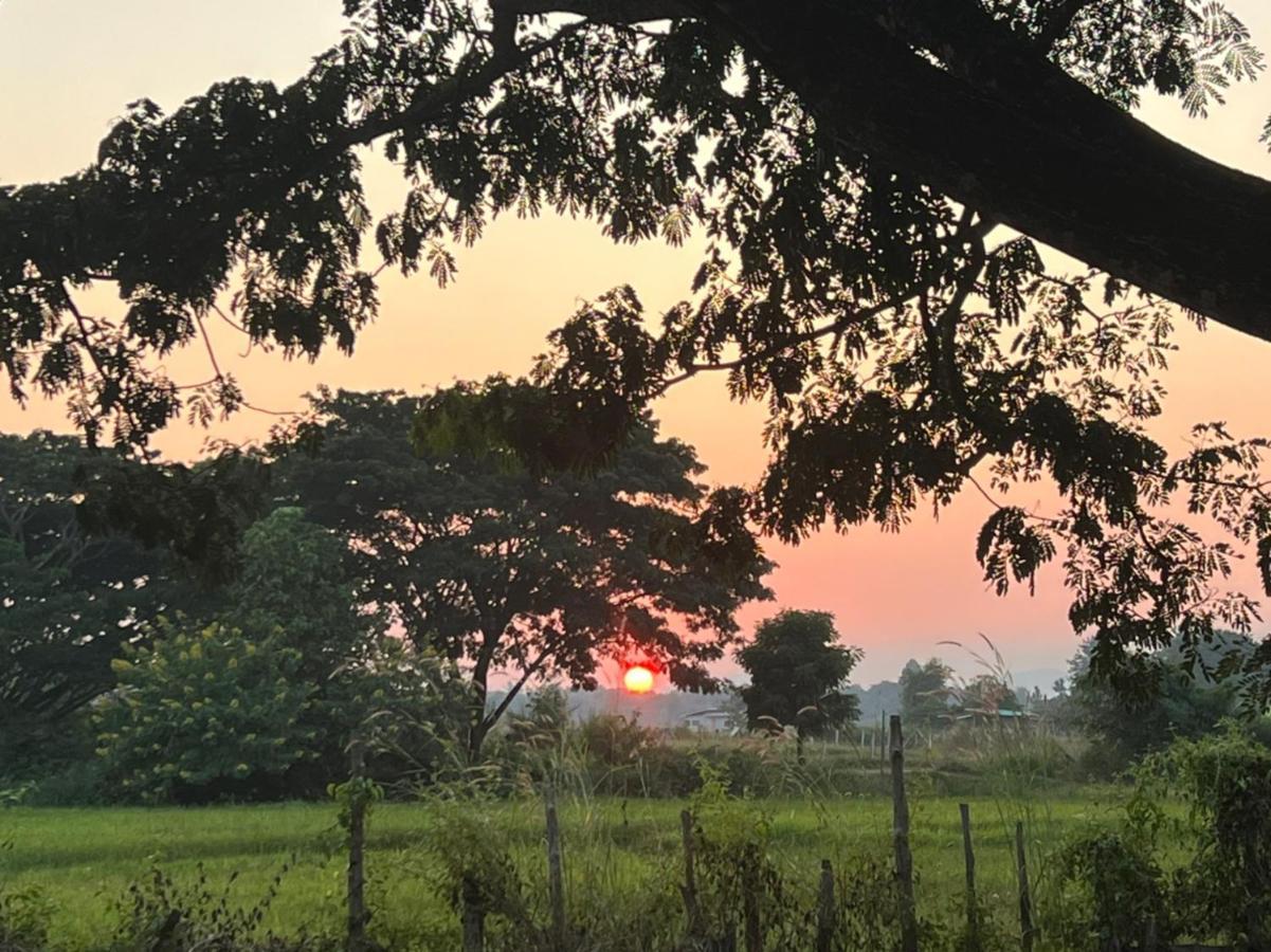 Suanglangna Lägenhet Phrae Exteriör bild